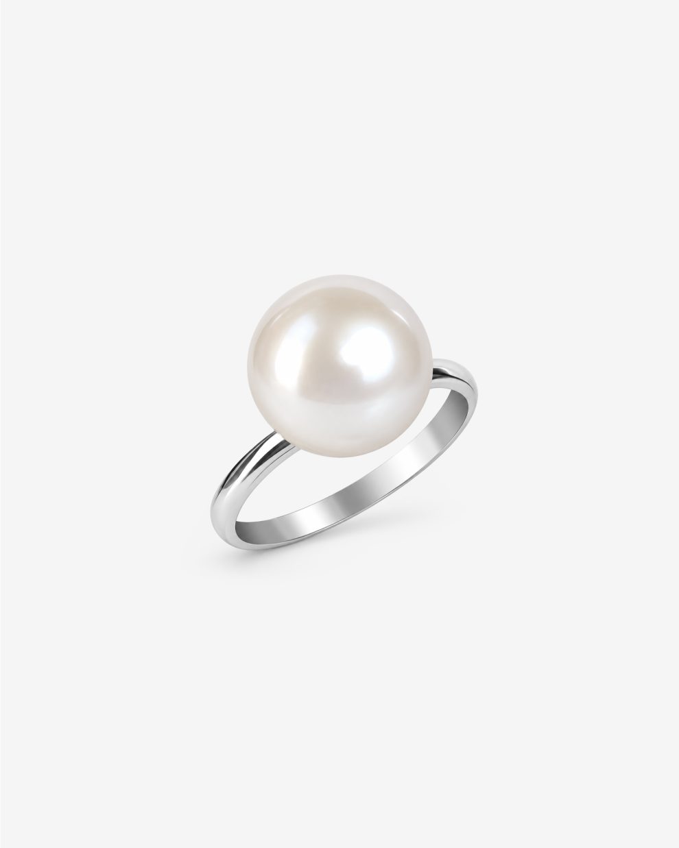 Anillo con perla redonda blanca